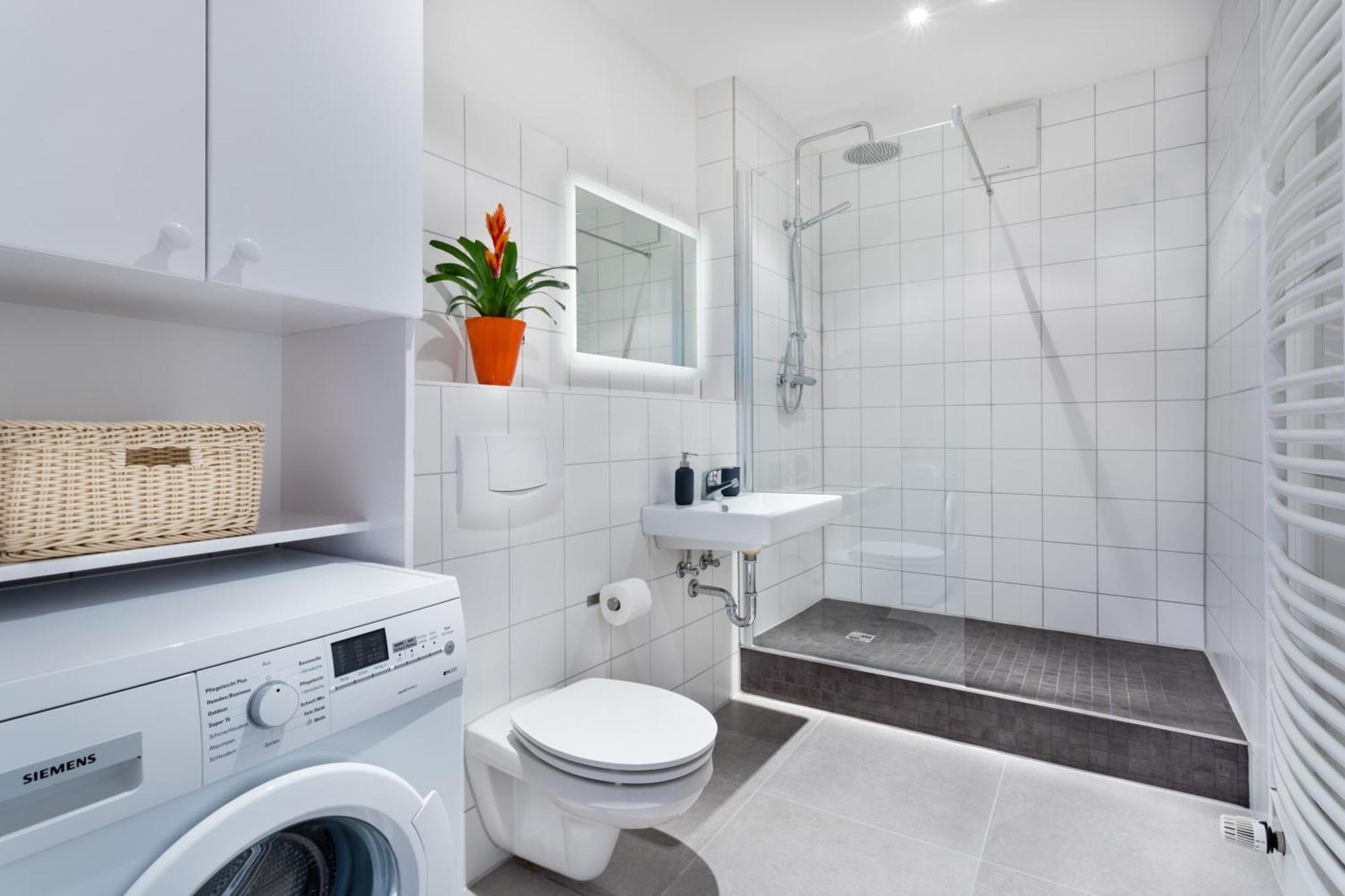 Thezion, Lovely 1 Bedroom Up To 3 Berlijn