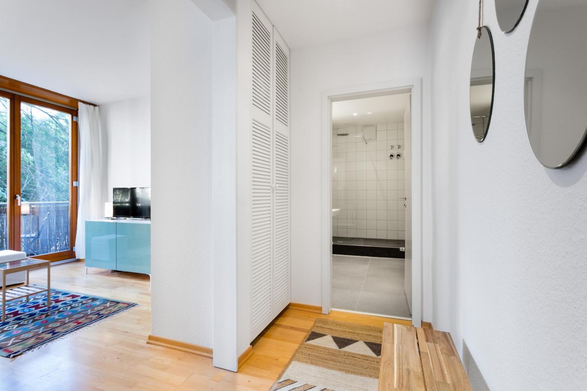 Thezion, Lovely 1 Bedroom Up To 3 Berlijn
